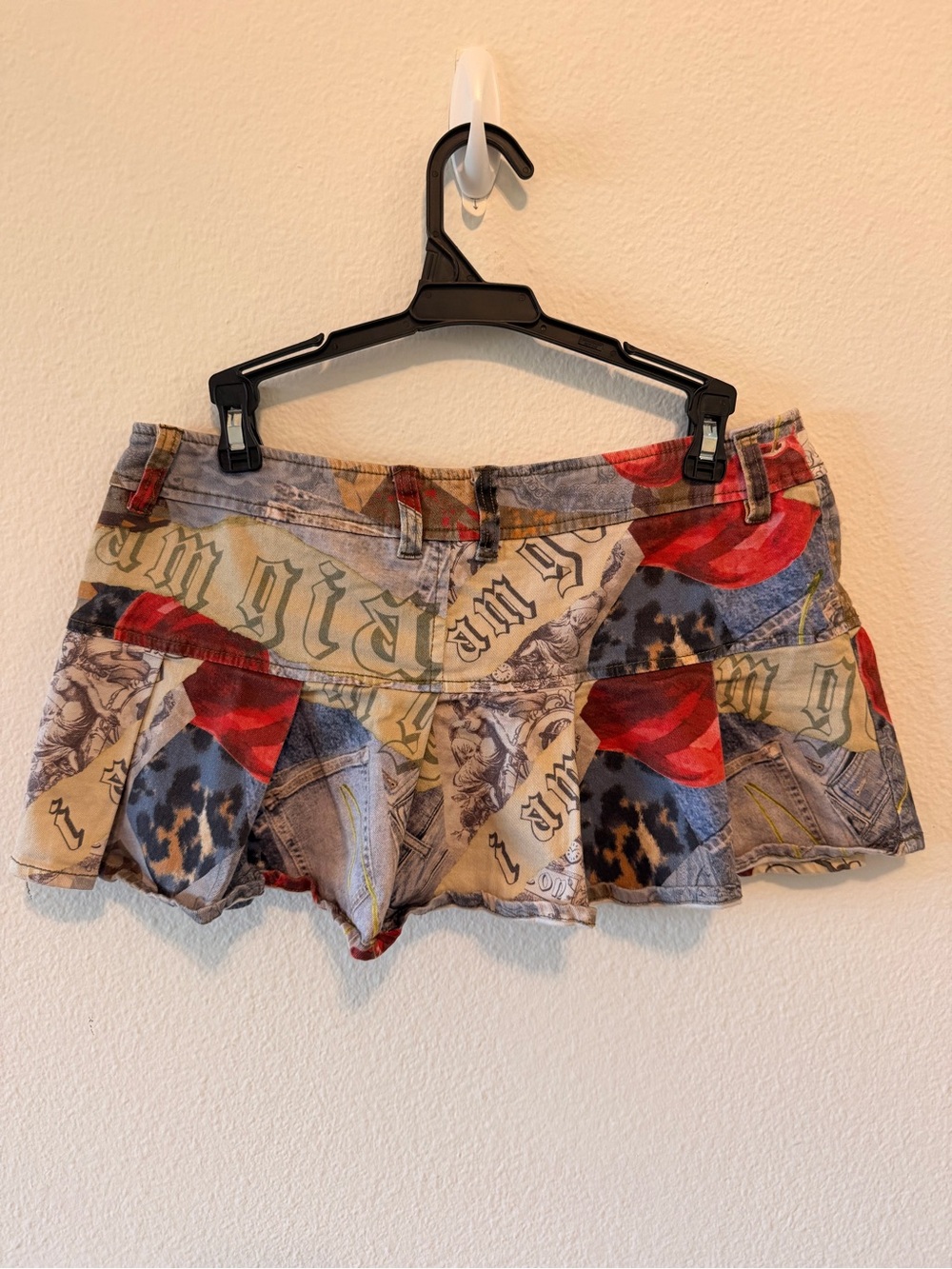 I.AM.GIA Taryn Multicolor Pleated Graphic Mini Skirt - Picture 5 of 8